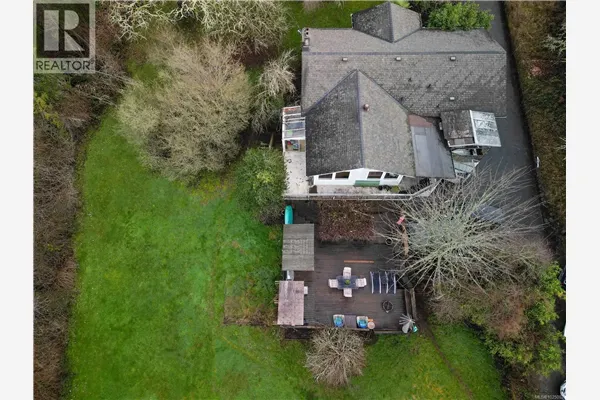 9146 West Saanich Rd