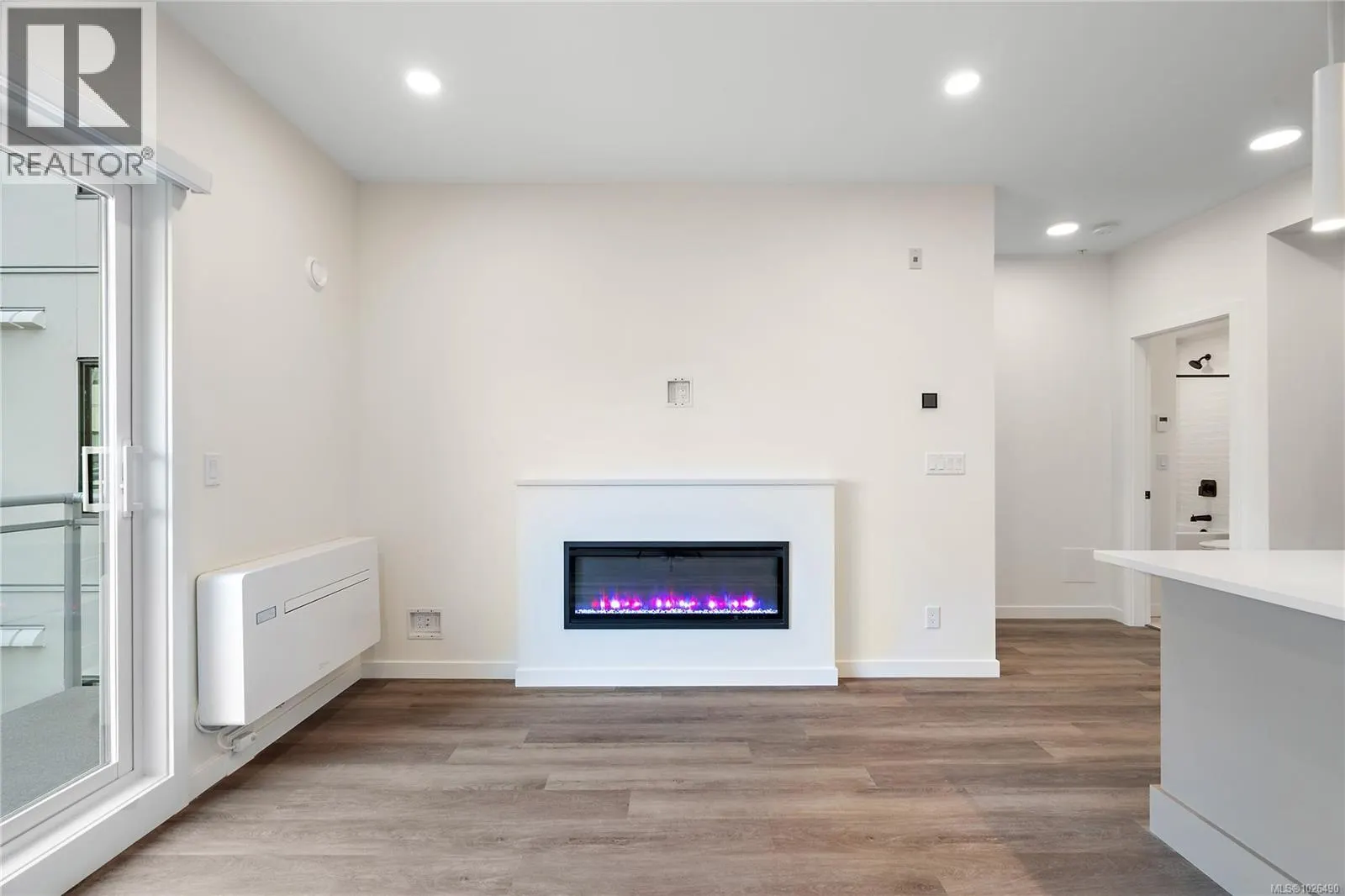 202 1102 Esquimalt Rd