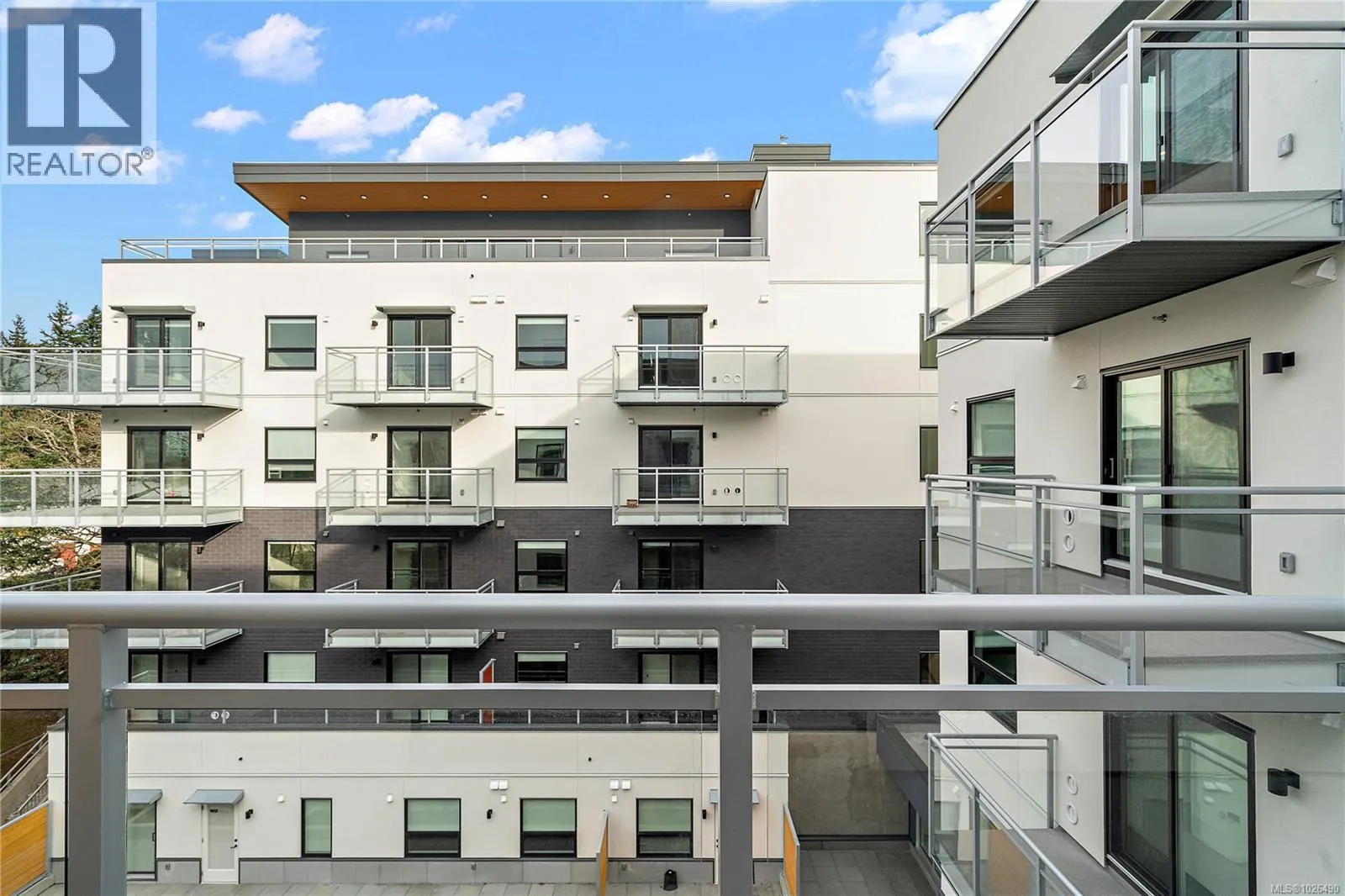202 1102 Esquimalt Rd