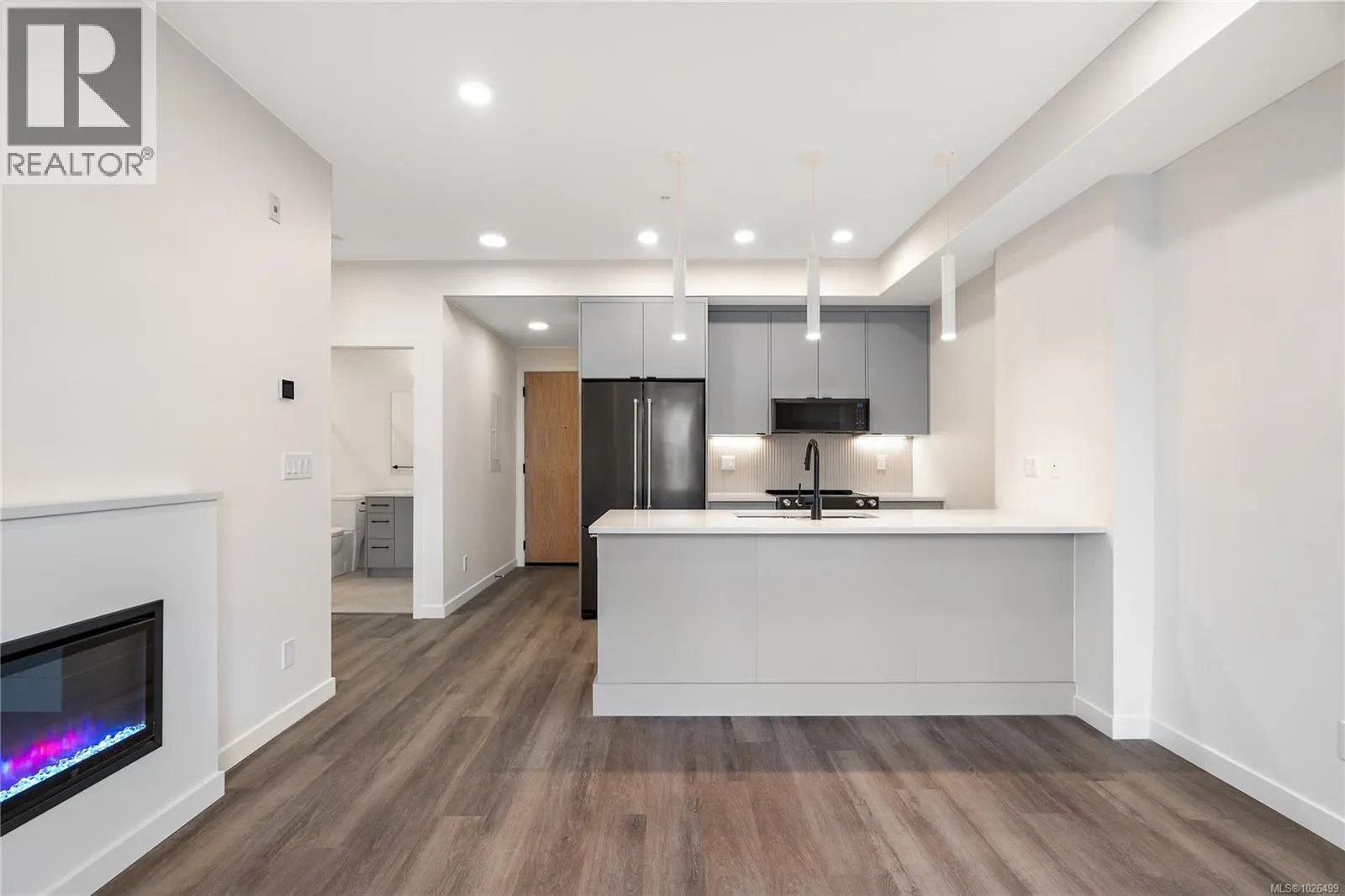 408 1102 Esquimalt Rd