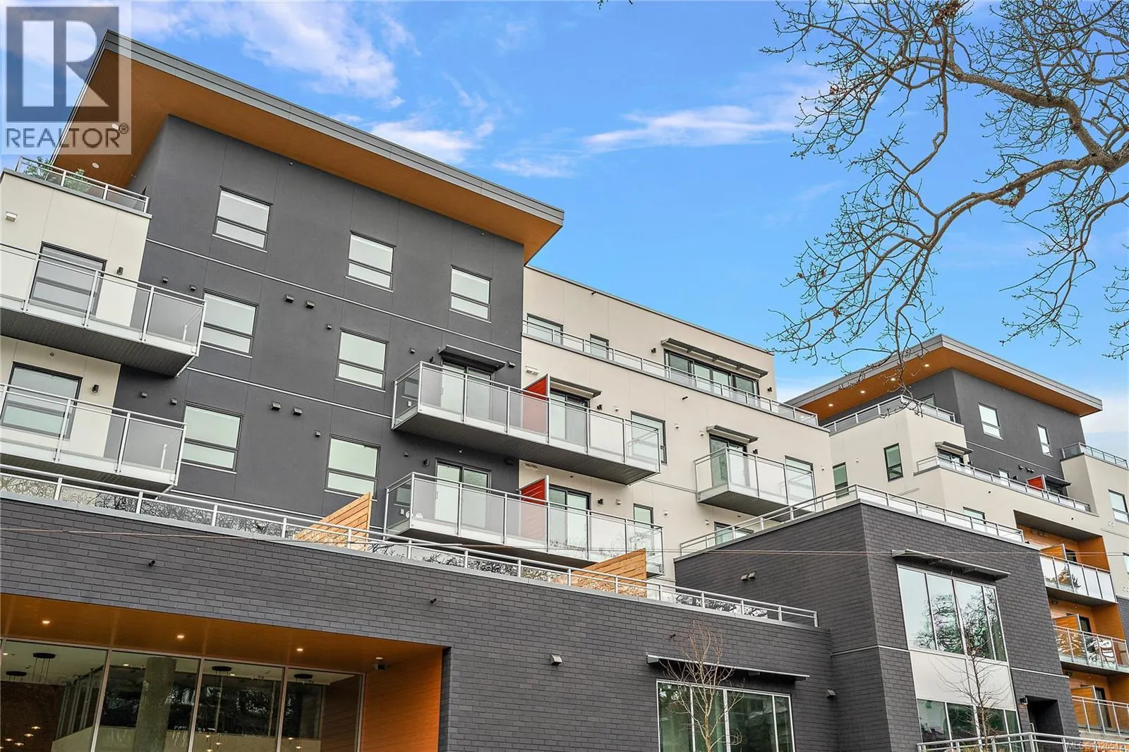 TH5 1102 Esquimalt Rd