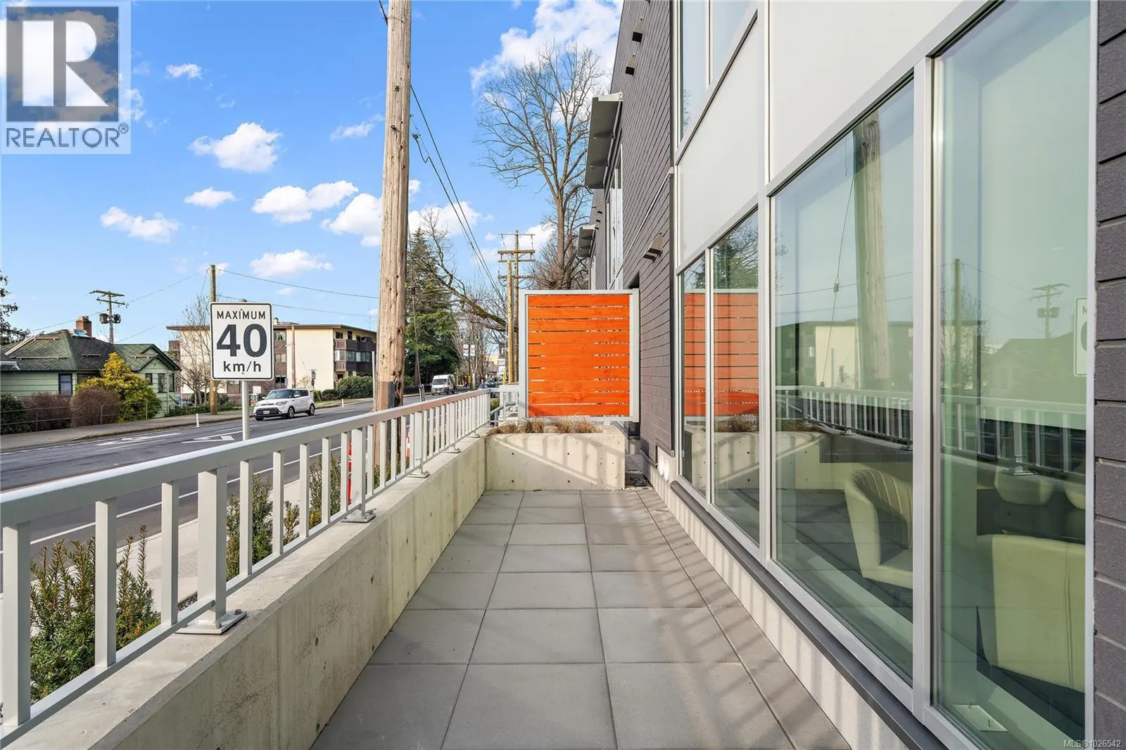 TH5 1102 Esquimalt Rd