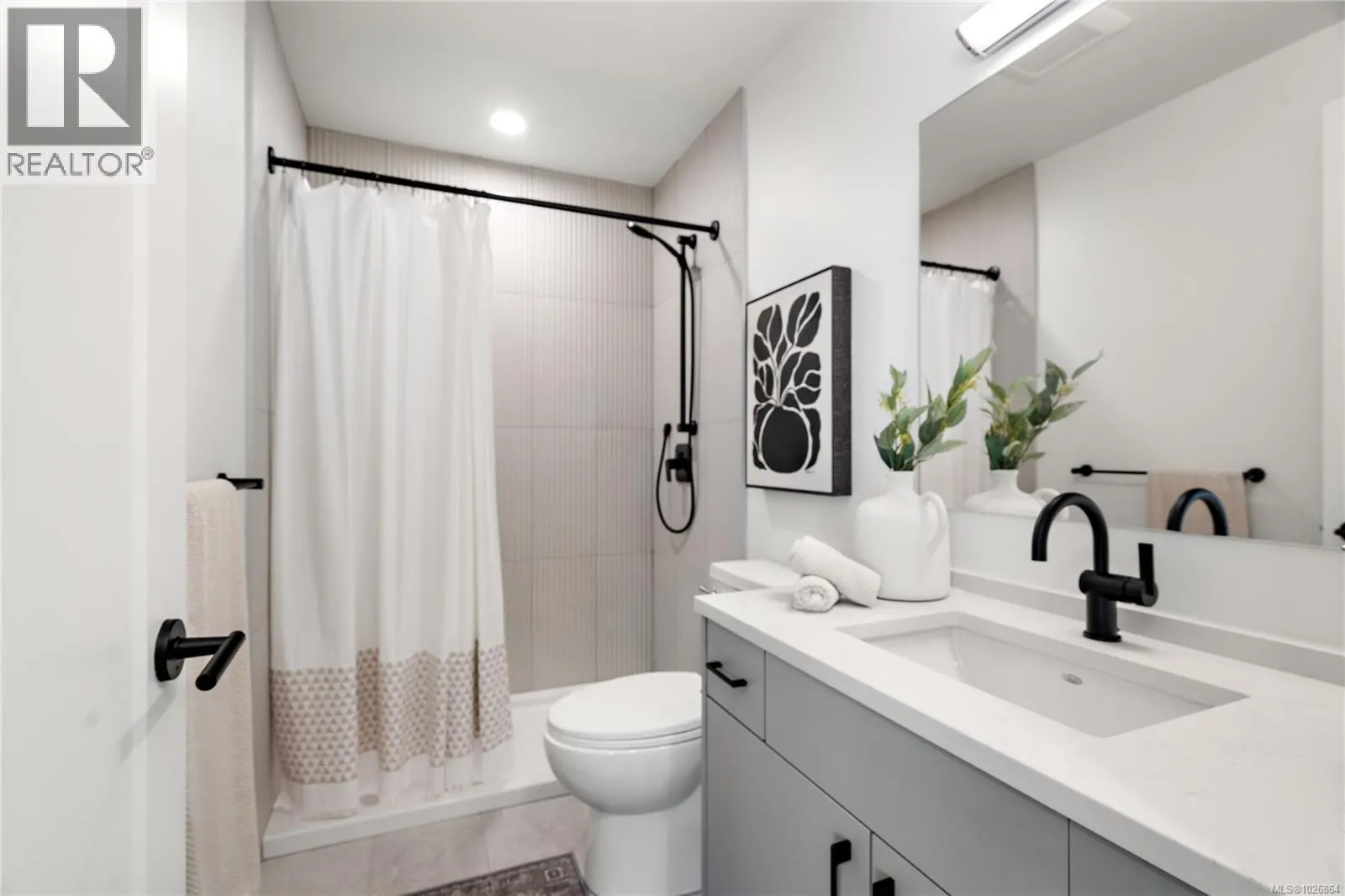 TH3 1102 Esquimalt Rd