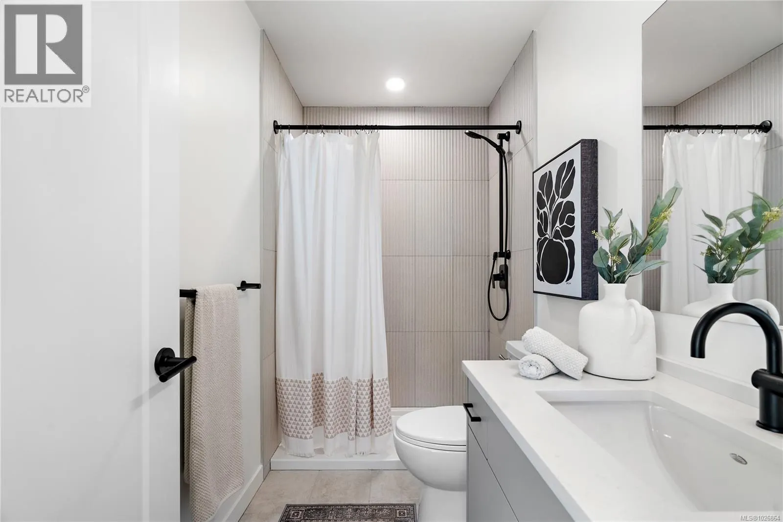 TH3 1102 Esquimalt Rd