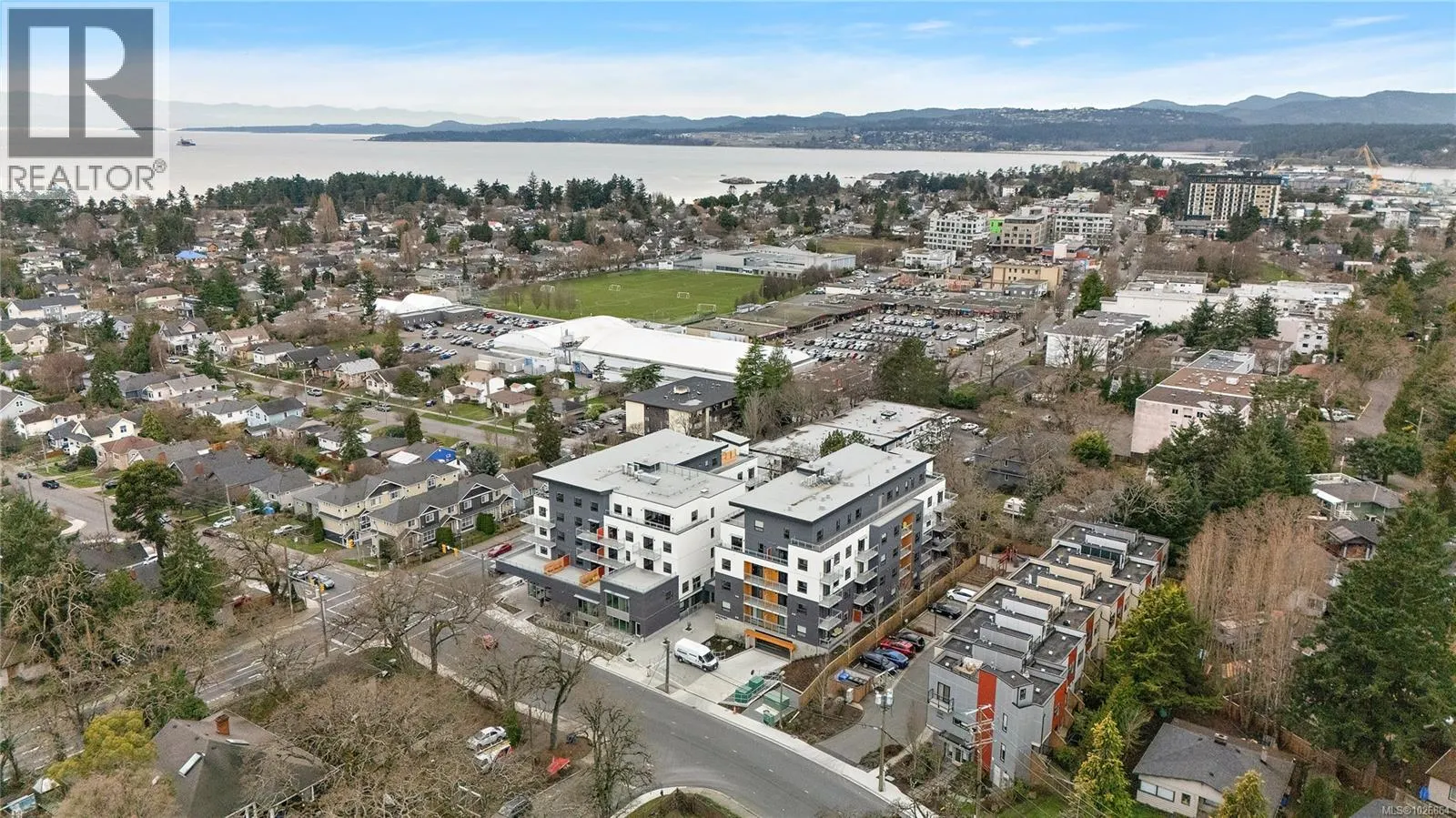 TH3 1102 Esquimalt Rd