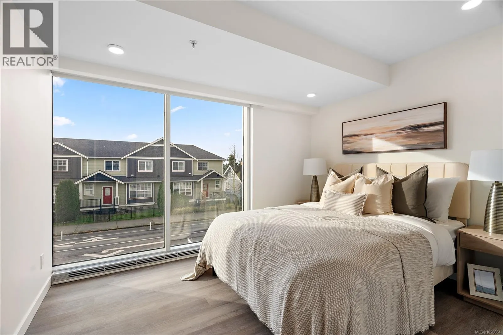 TH3 1102 Esquimalt Rd