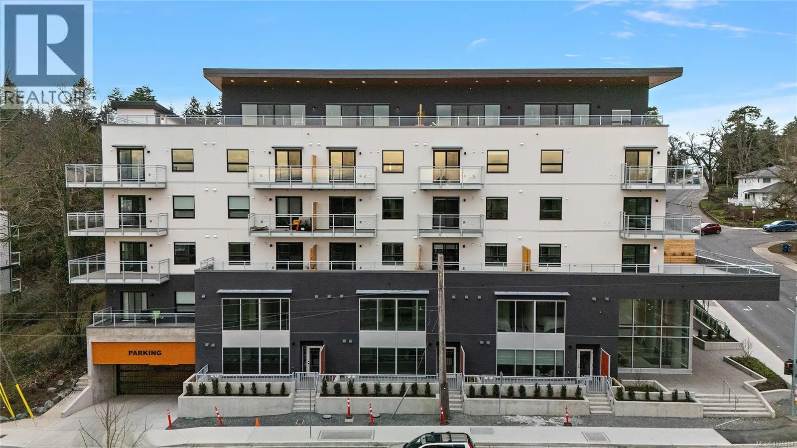 TH3 1102 Esquimalt Rd