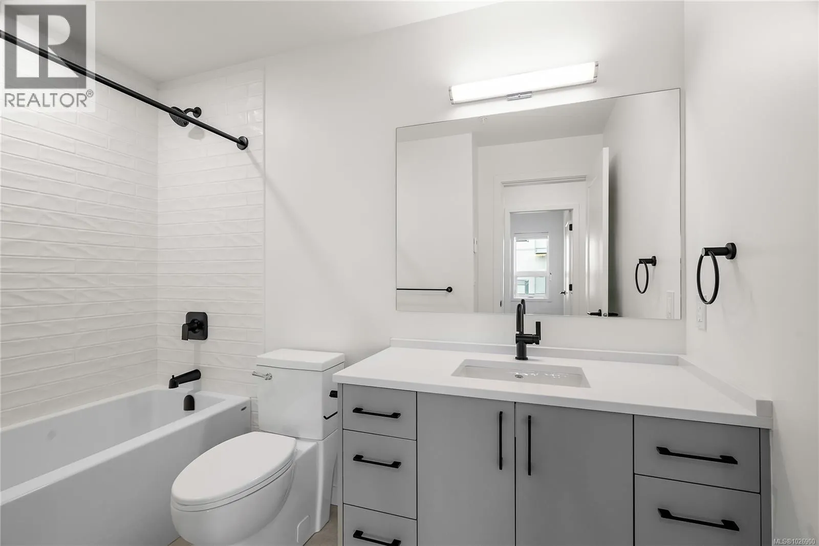 302 1102 Esquimalt Rd