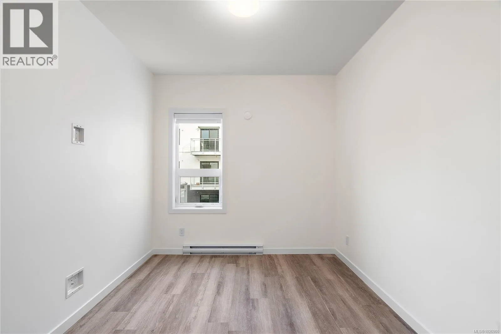 302 1102 Esquimalt Rd