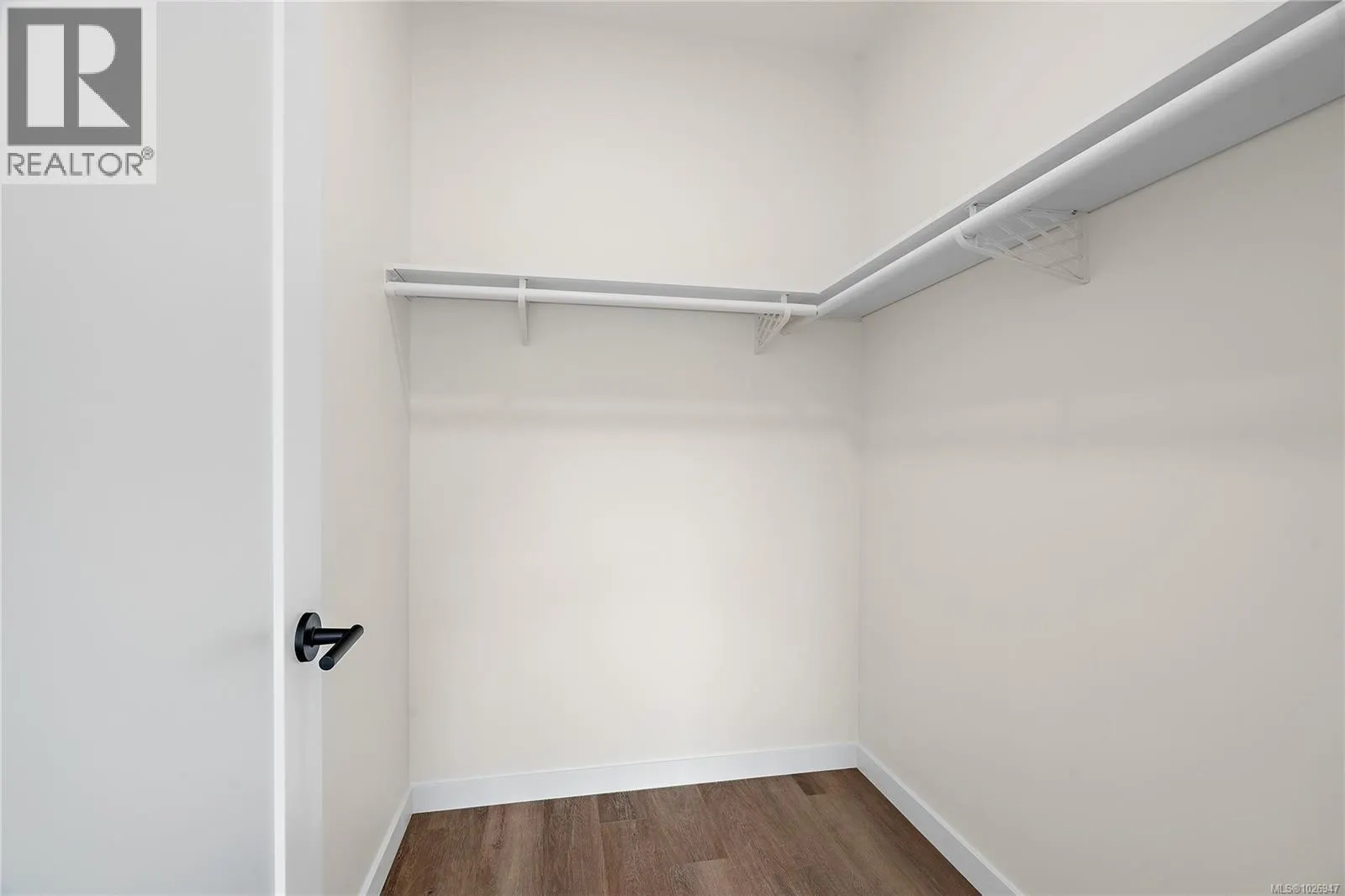 307 1102 Esquimalt Rd