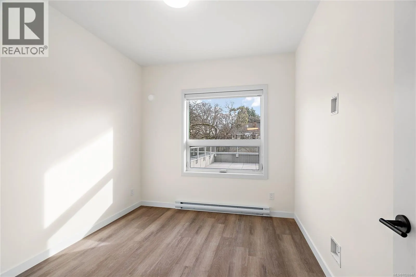 307 1102 Esquimalt Rd