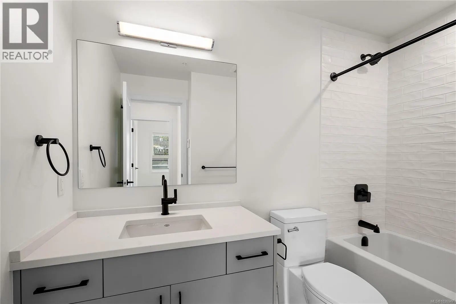 307 1102 Esquimalt Rd
