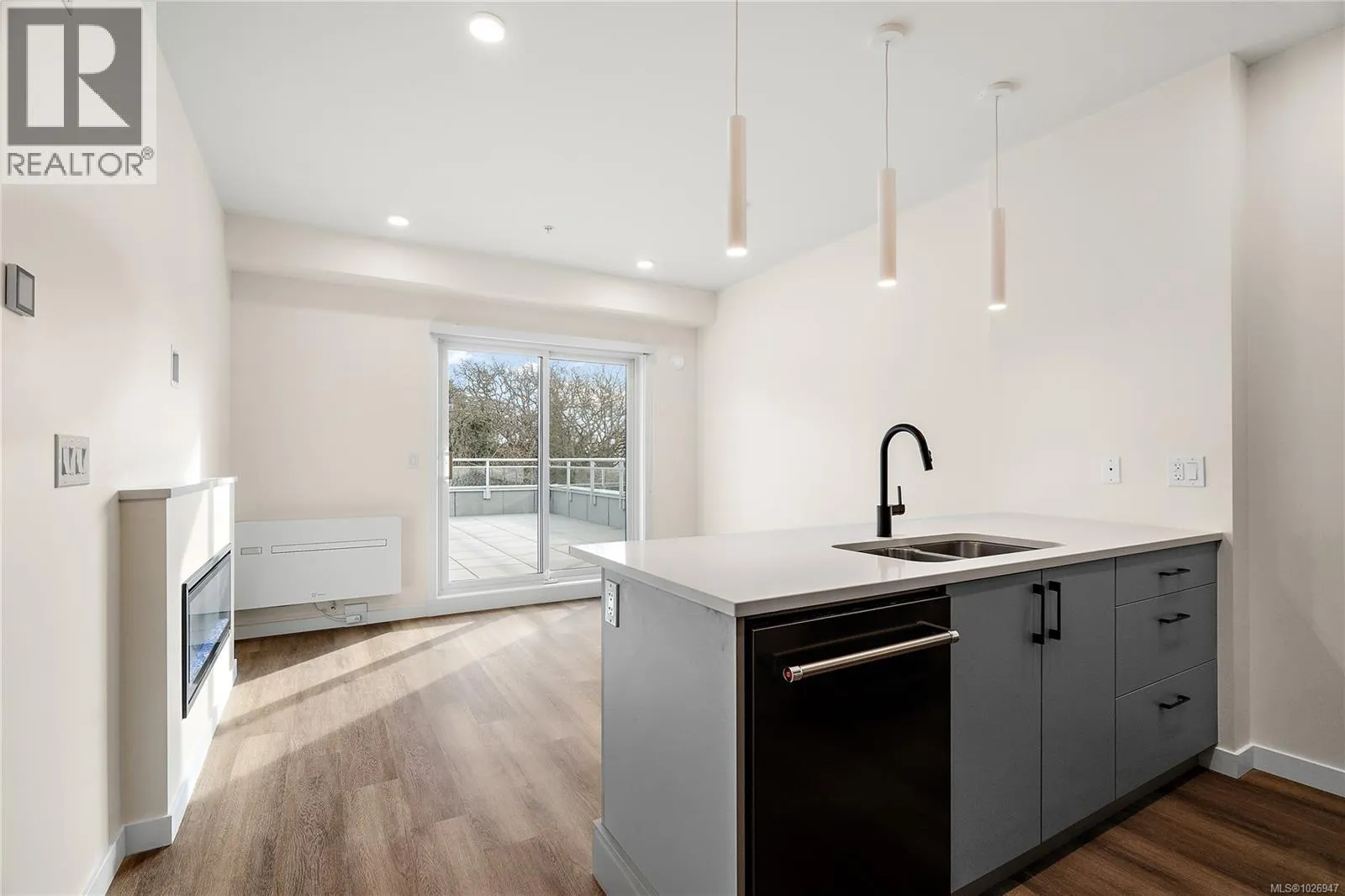 307 1102 Esquimalt Rd