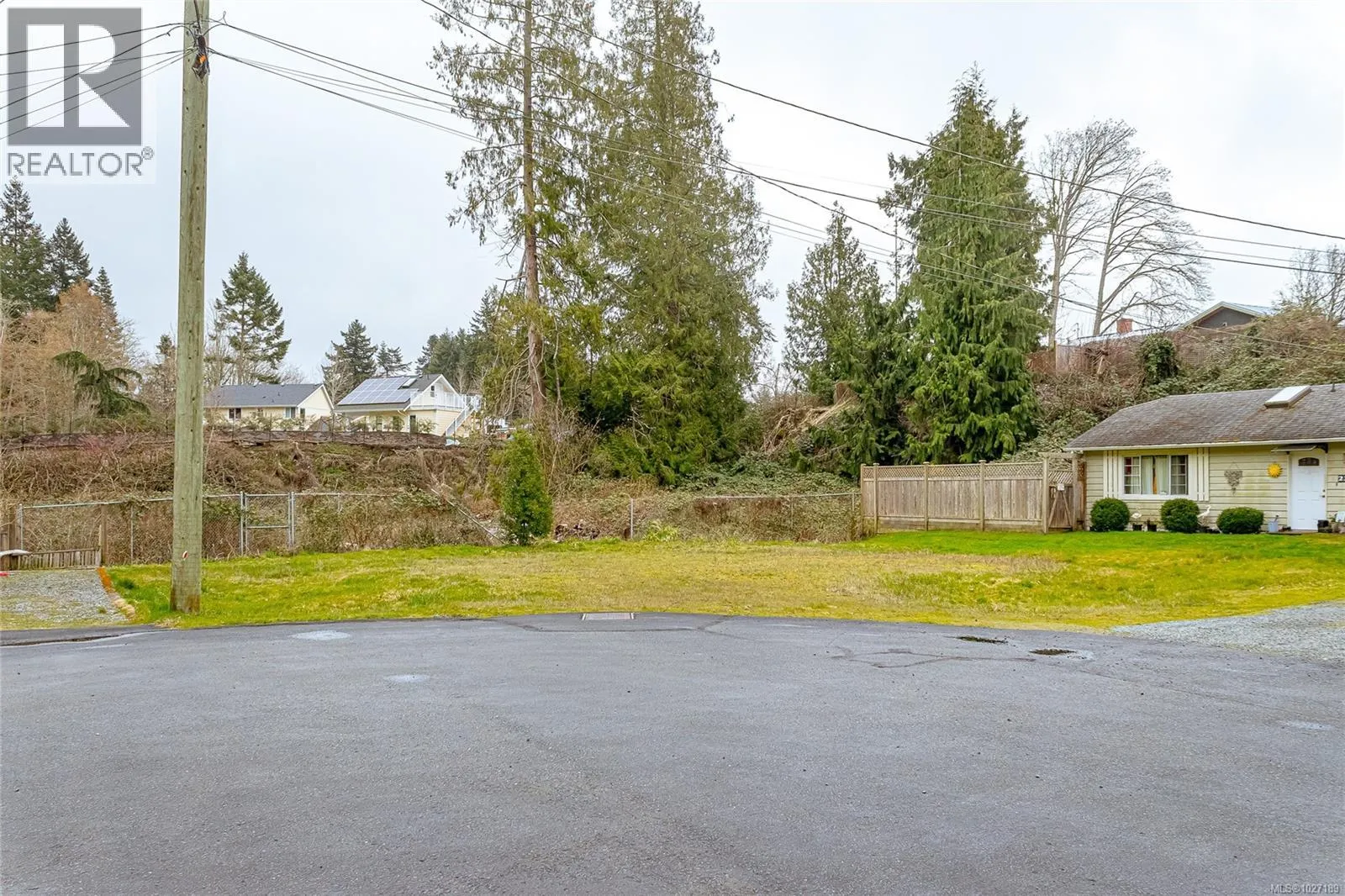24 493 PIONEER Cres