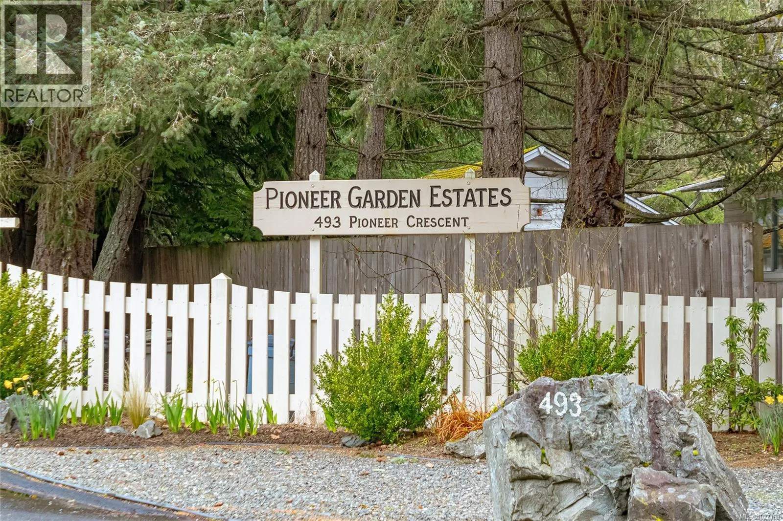 24 493 PIONEER Cres
