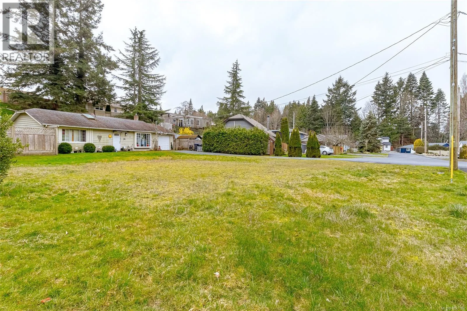 24 493 PIONEER Cres
