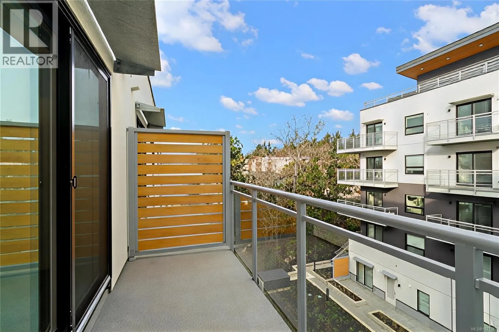 404 1102 Esquimalt Rd