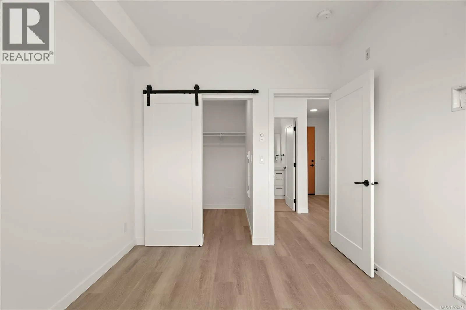 409 1102 Esquimalt Rd
