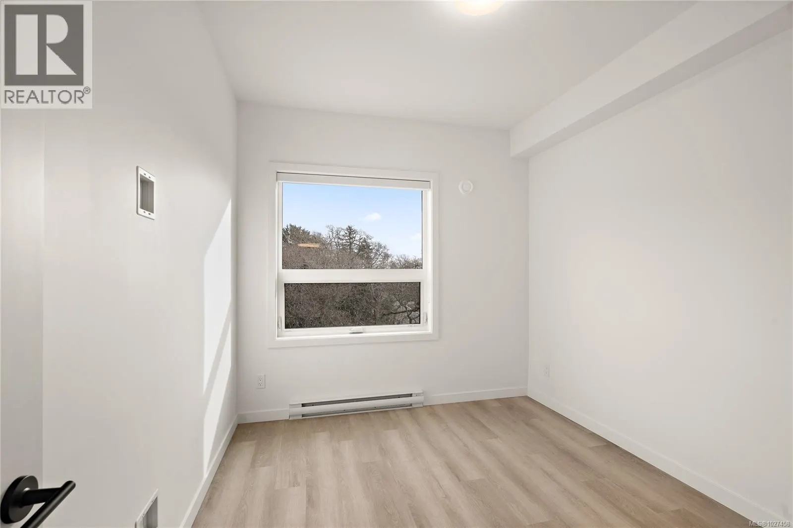 409 1102 Esquimalt Rd