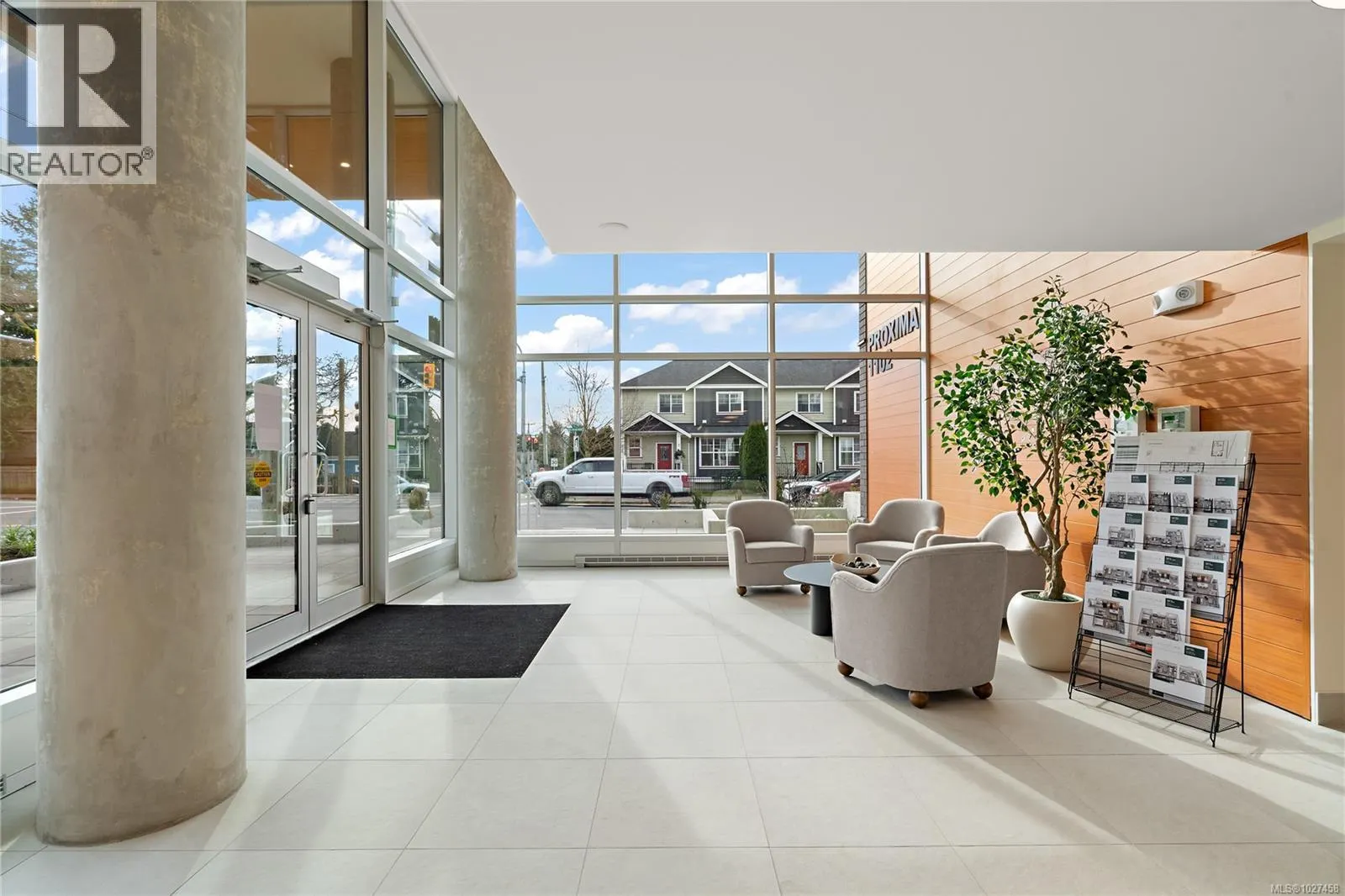 409 1102 Esquimalt Rd