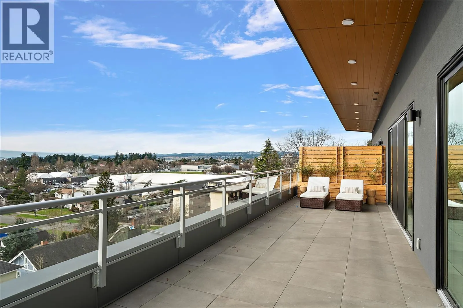 502 1102 Esquimalt Rd