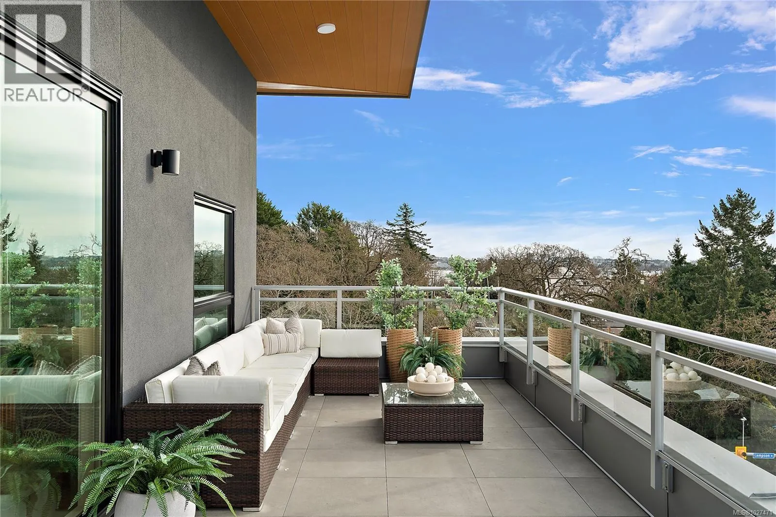 502 1102 Esquimalt Rd