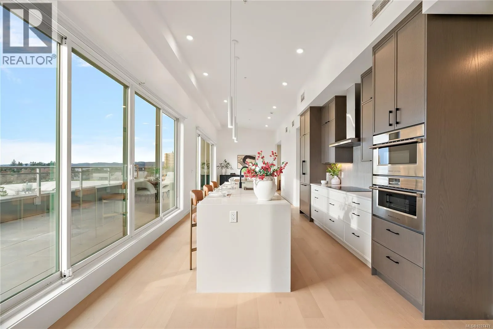 502 1102 Esquimalt Rd