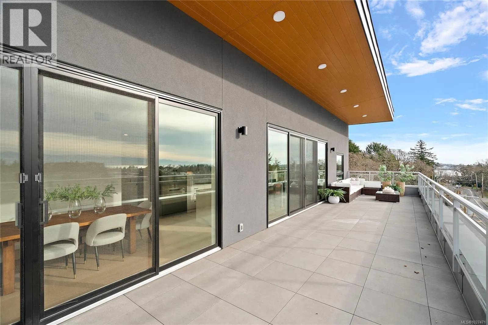 502 1102 Esquimalt Rd