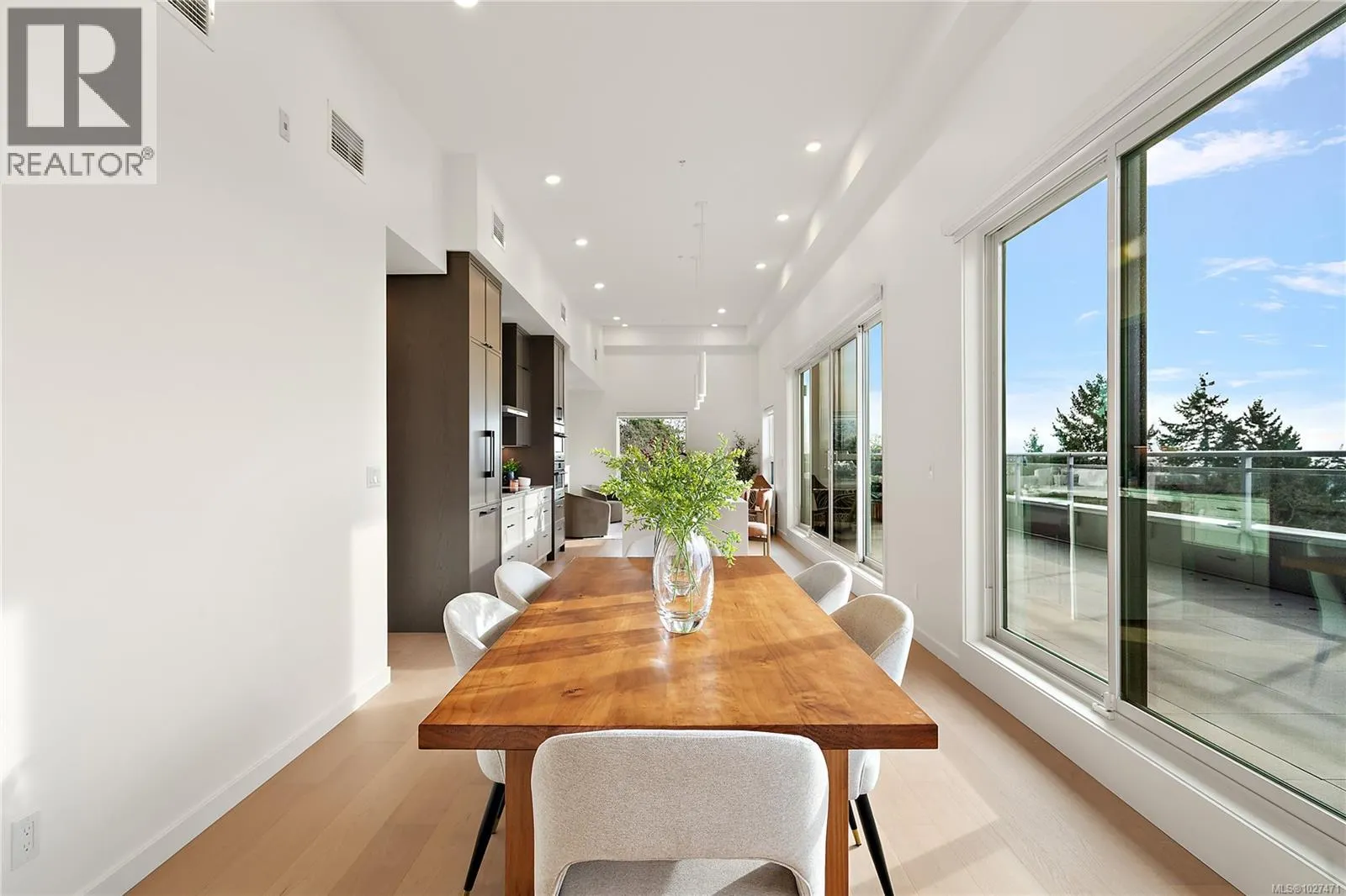 502 1102 Esquimalt Rd