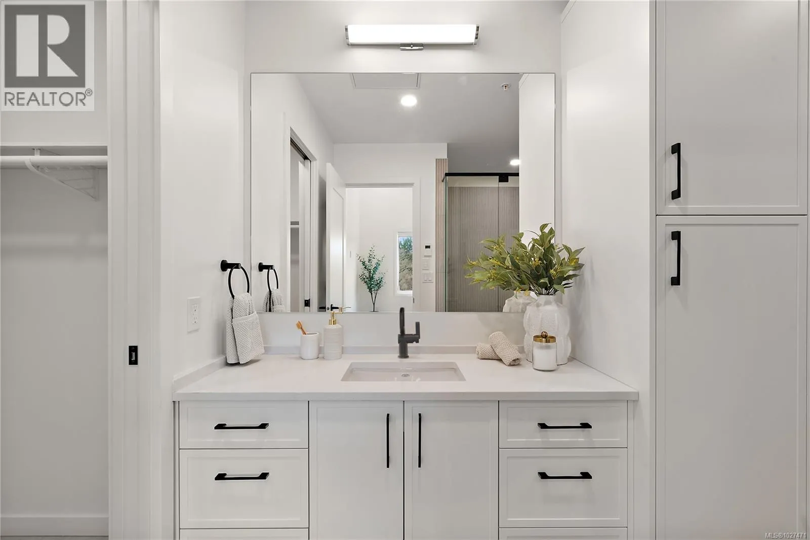 502 1102 Esquimalt Rd