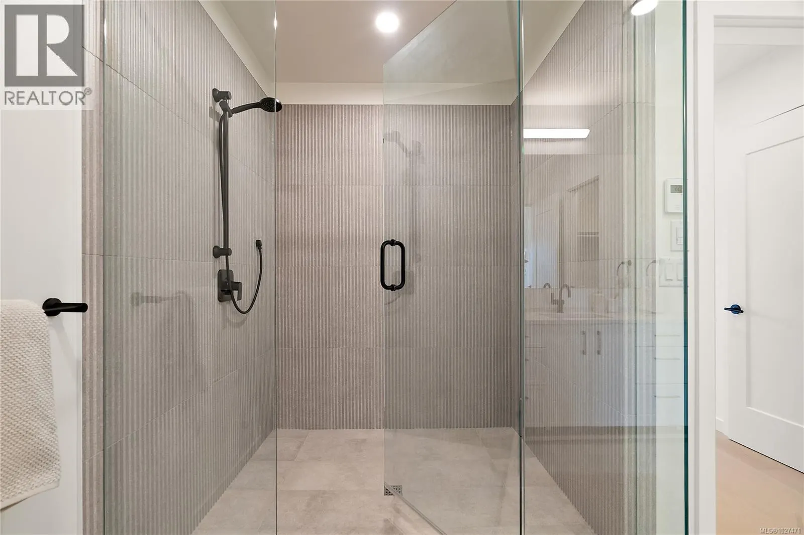 502 1102 Esquimalt Rd