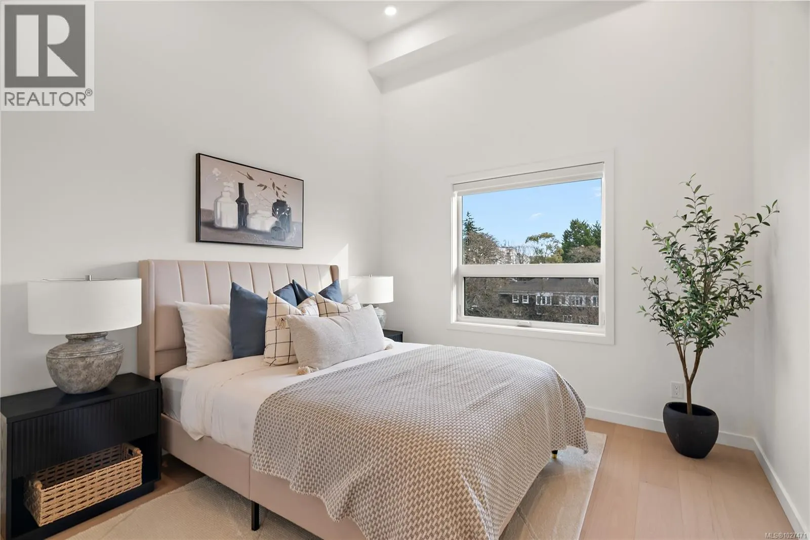 502 1102 Esquimalt Rd