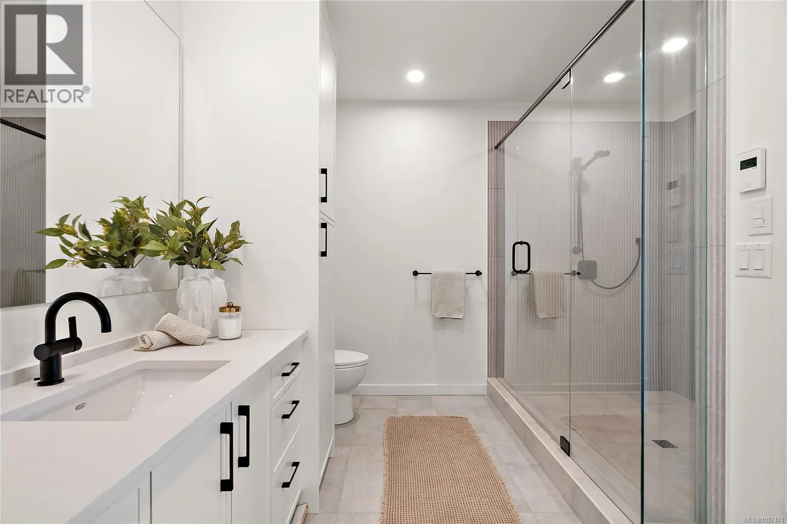 502 1102 Esquimalt Rd