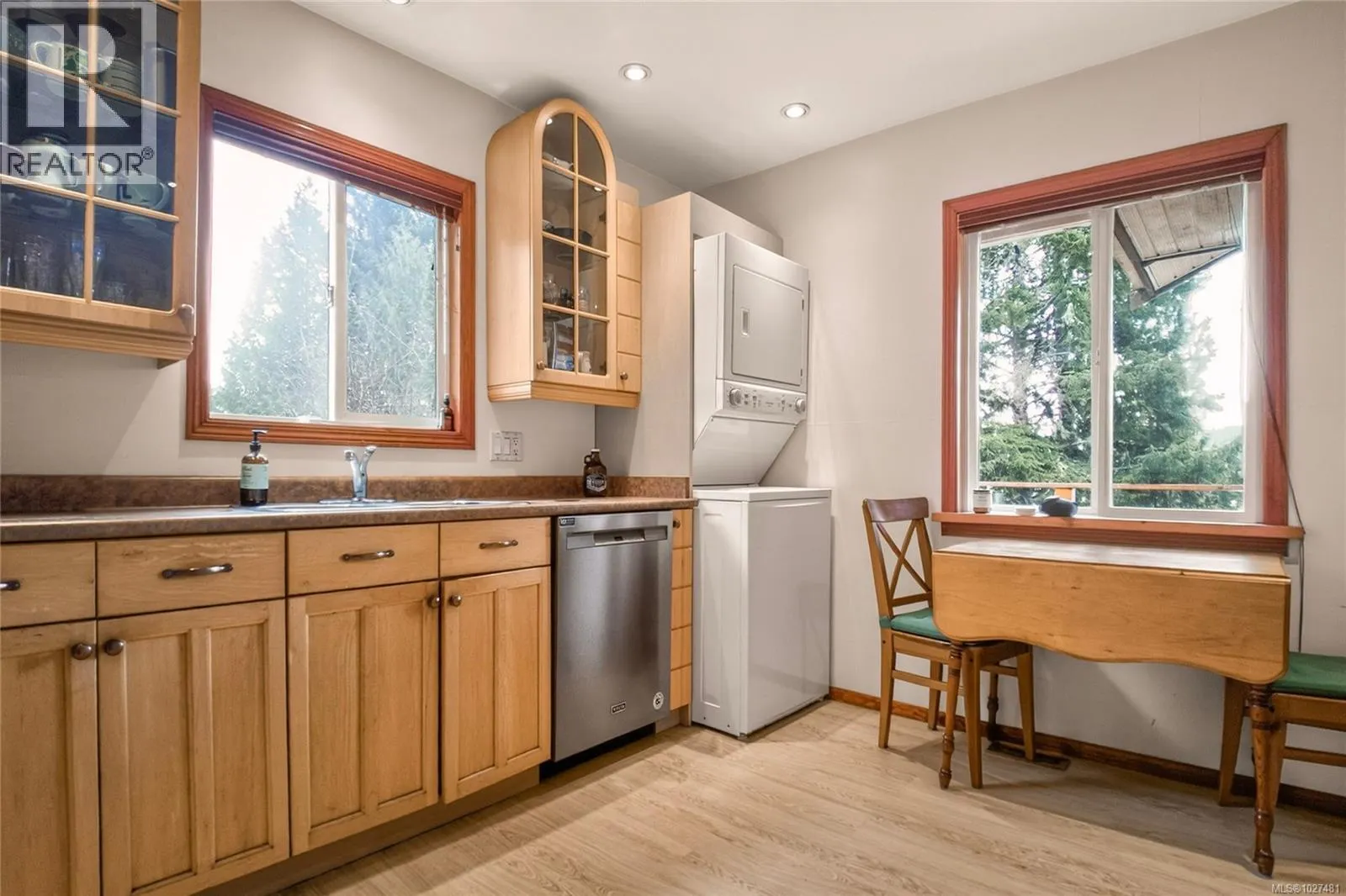 212 Albion Cres
