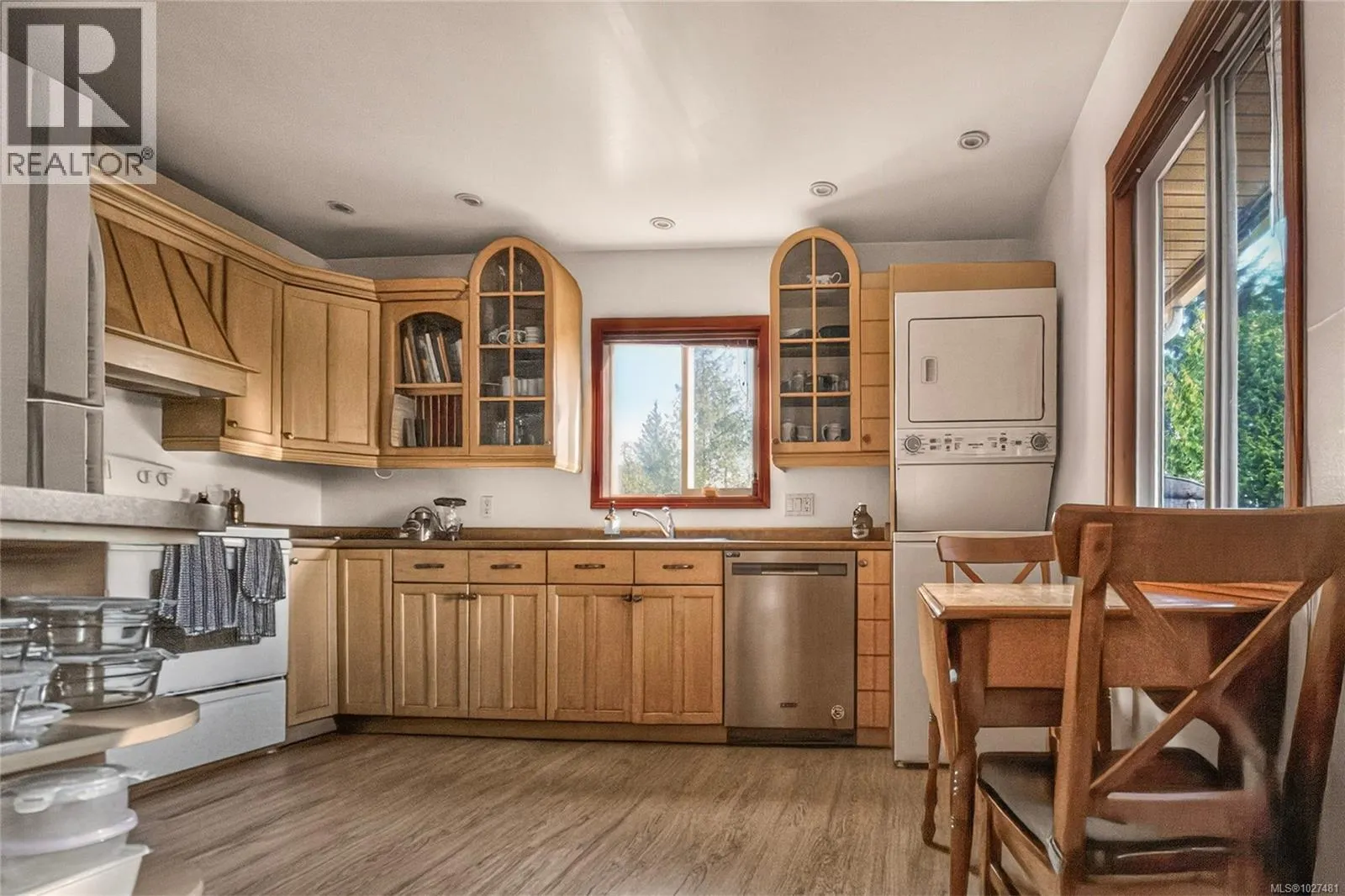 212 Albion Cres