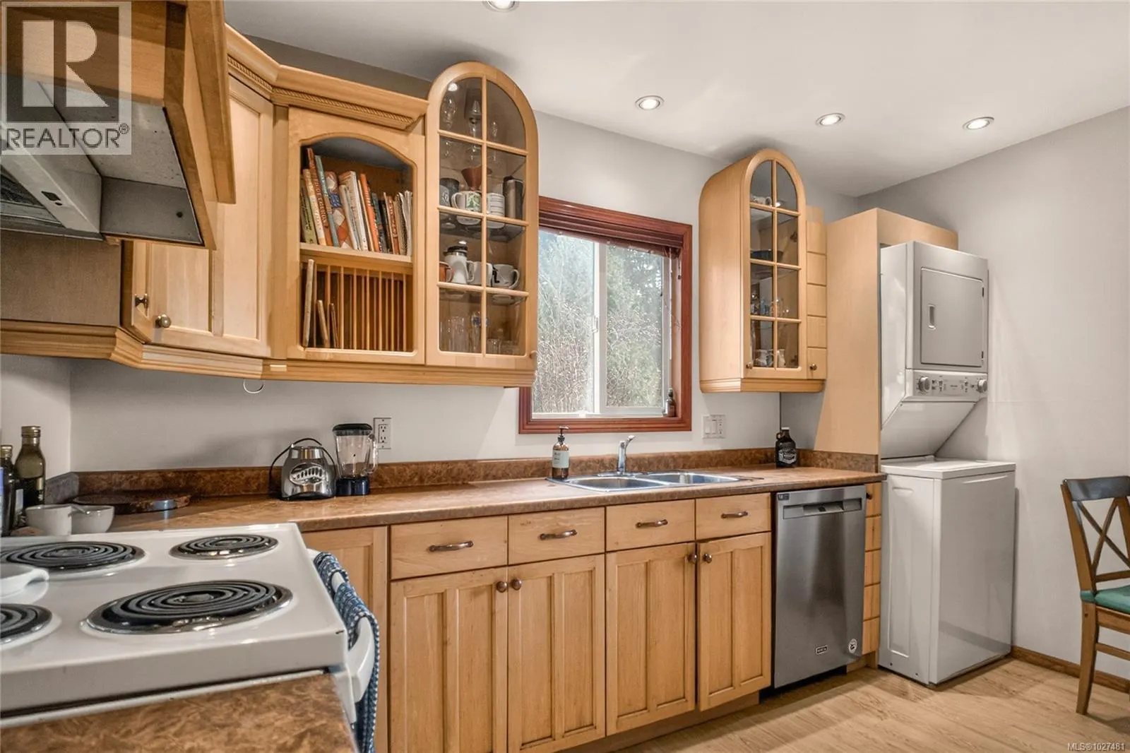 212 Albion Cres
