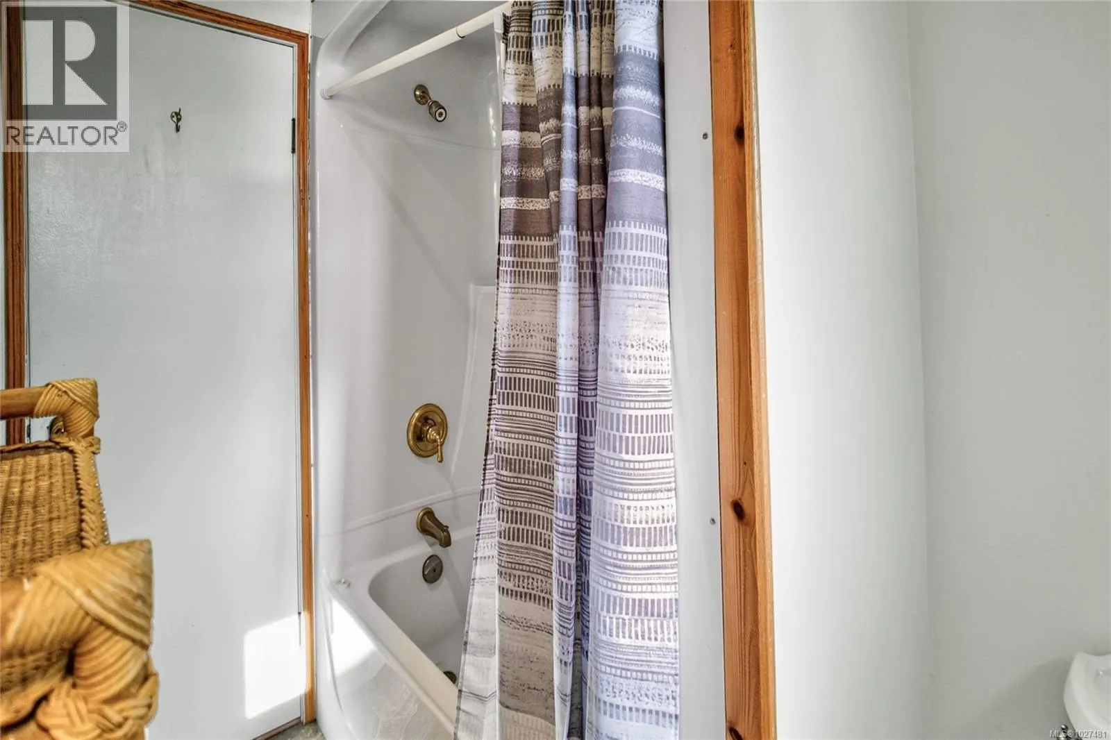 212 Albion Cres