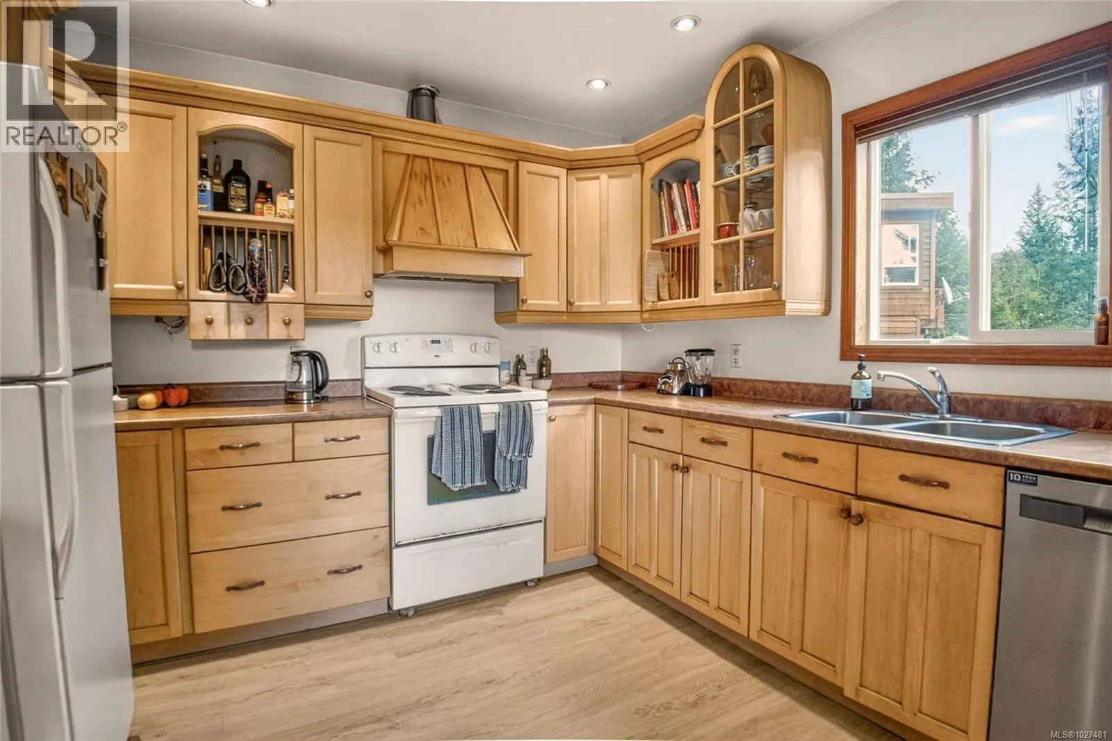 212 Albion Cres