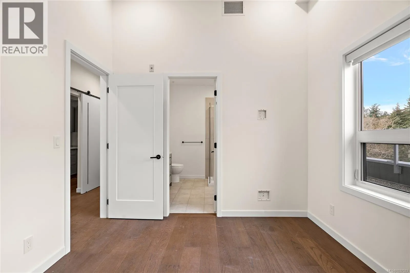 501 1102 Esquimalt Rd
