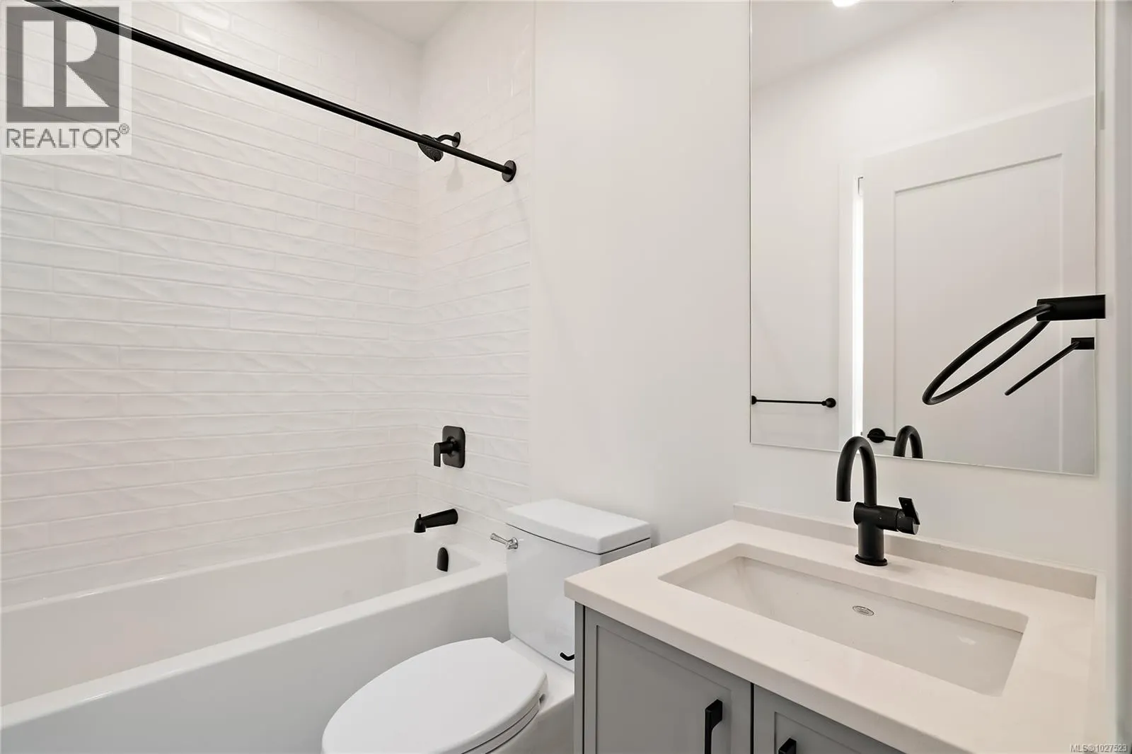 501 1102 Esquimalt Rd