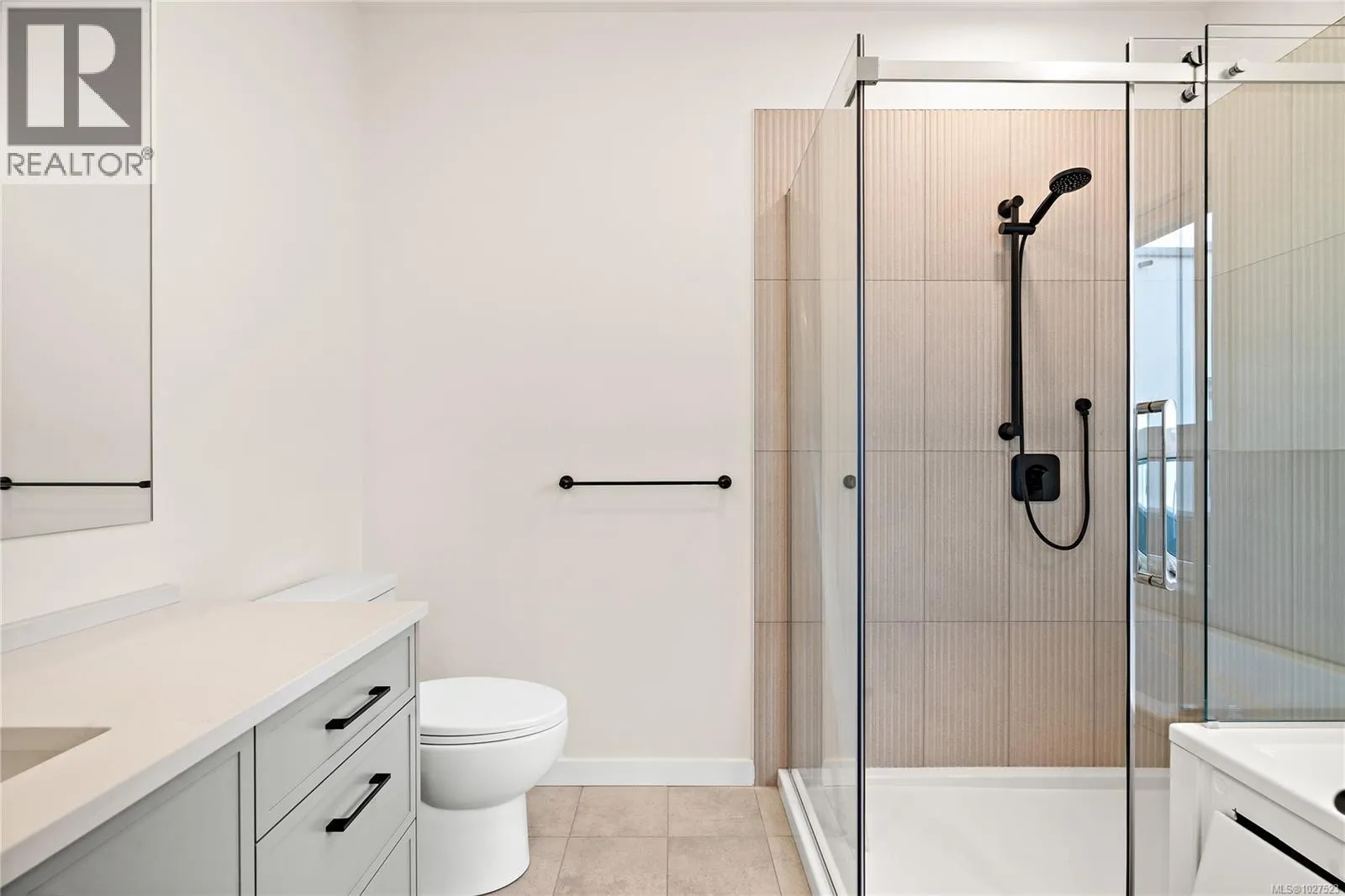 501 1102 Esquimalt Rd