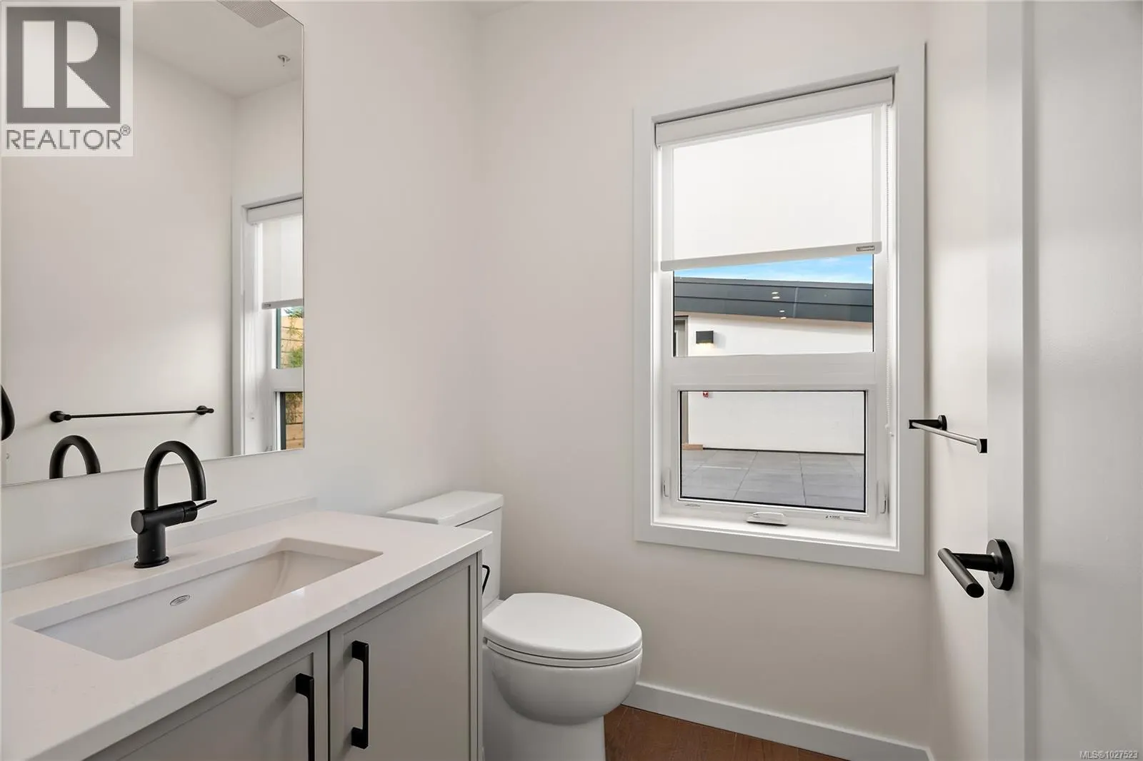 501 1102 Esquimalt Rd