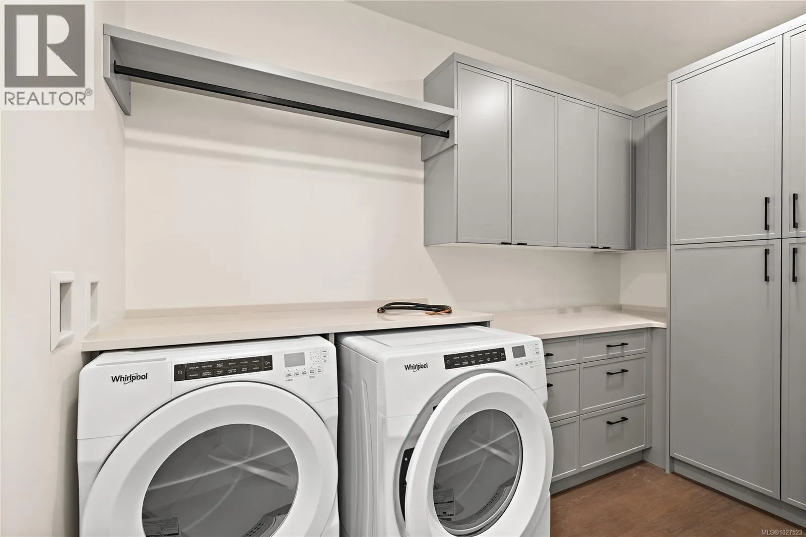 501 1102 Esquimalt Rd