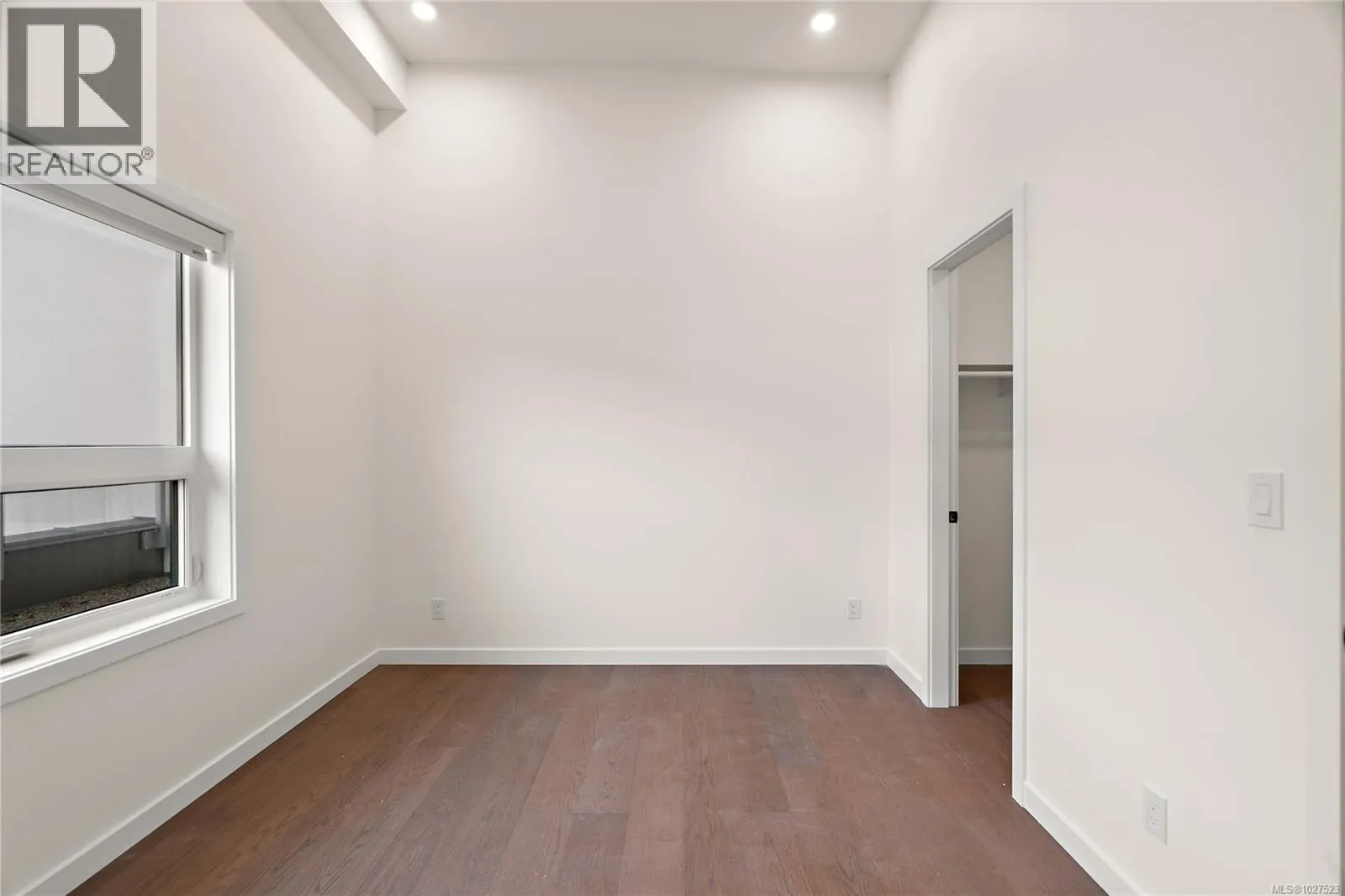 501 1102 Esquimalt Rd