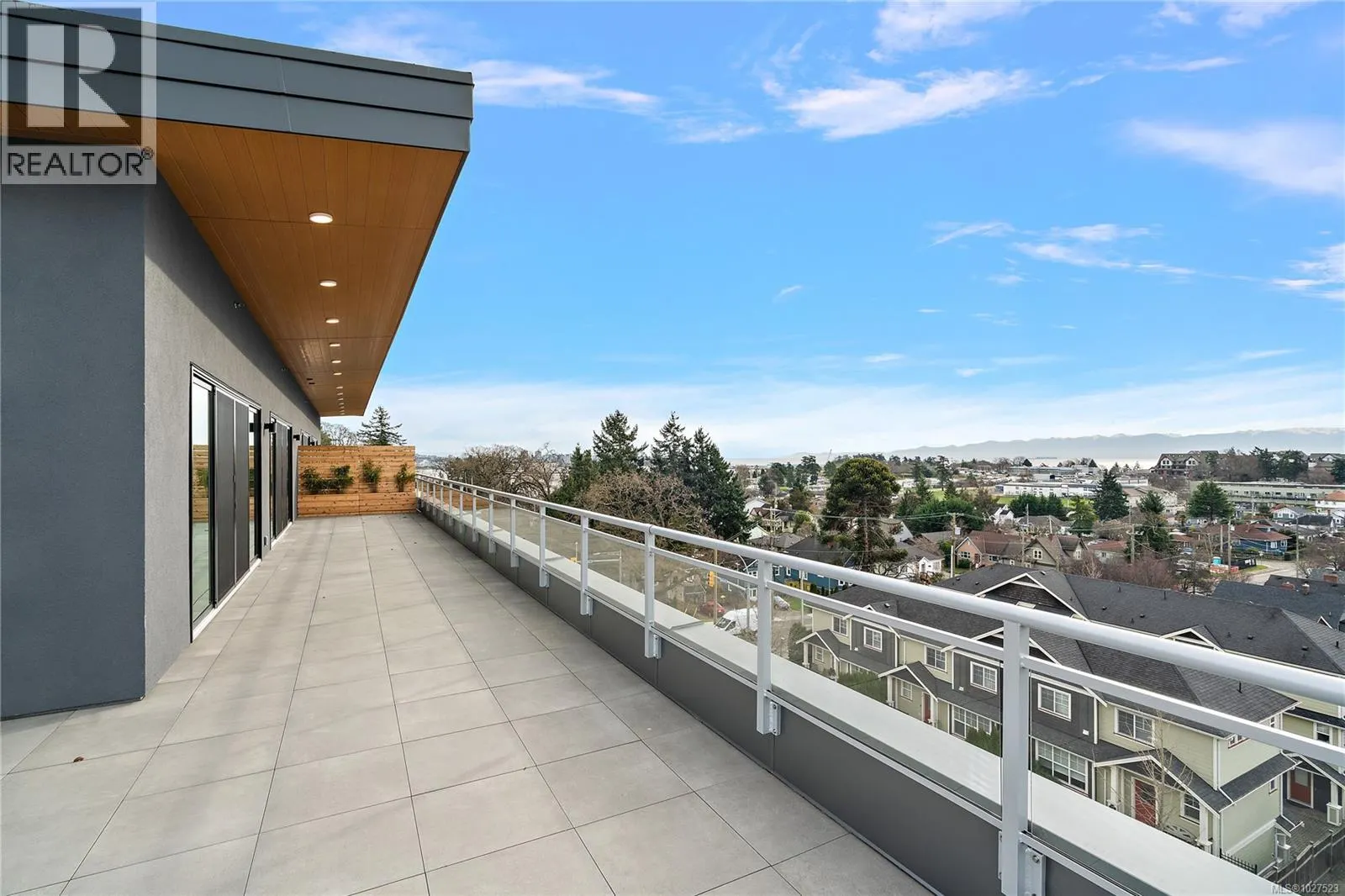 501 1102 Esquimalt Rd