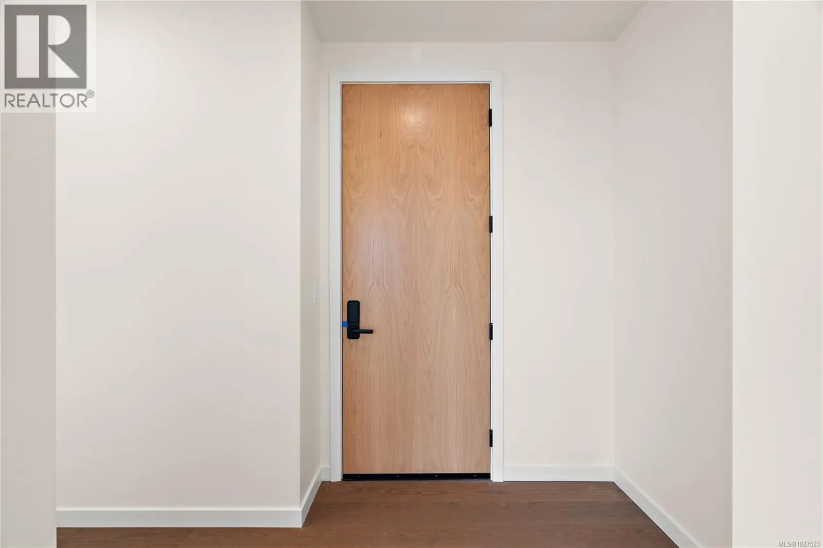 501 1102 Esquimalt Rd