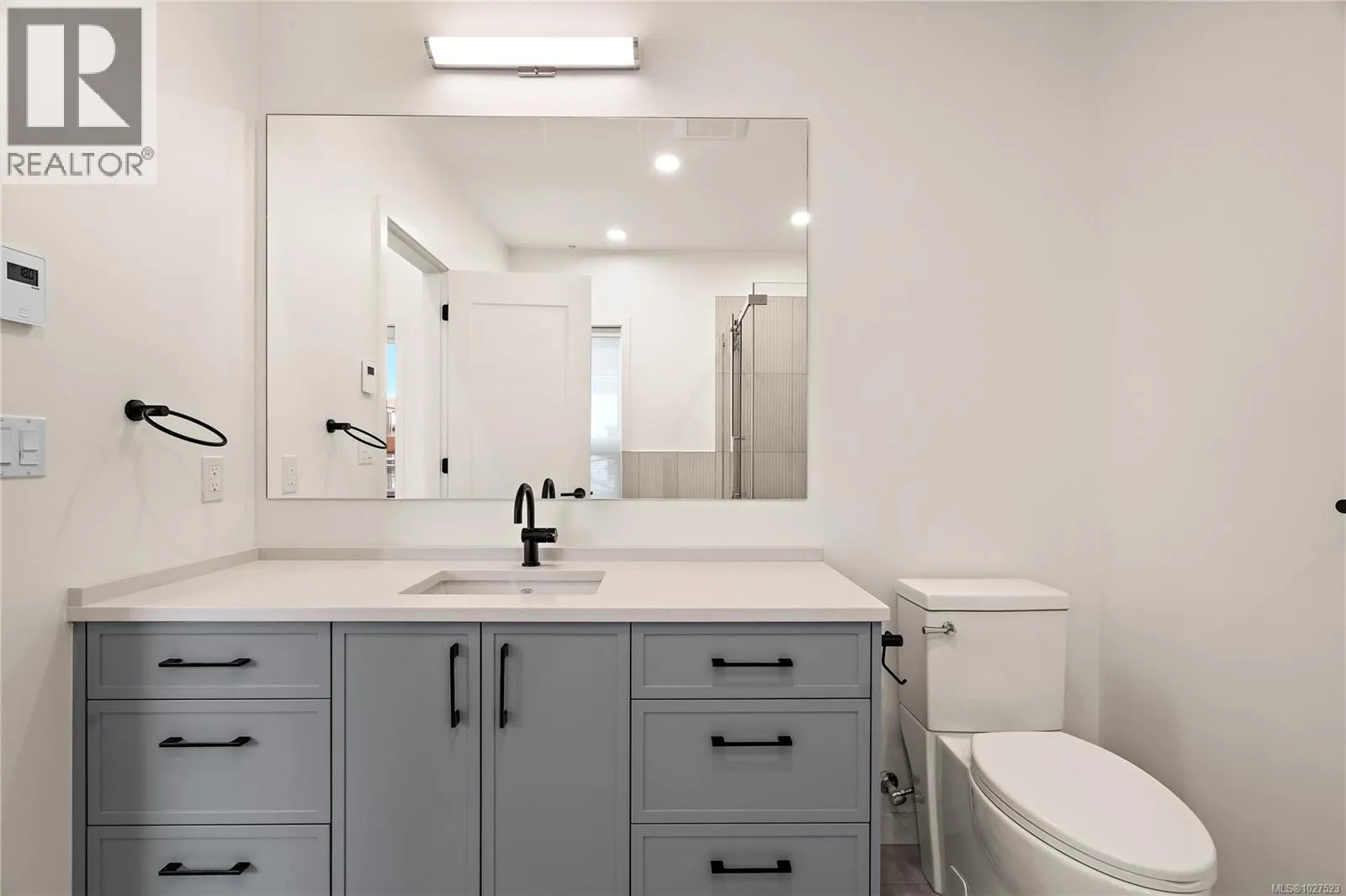 501 1102 Esquimalt Rd