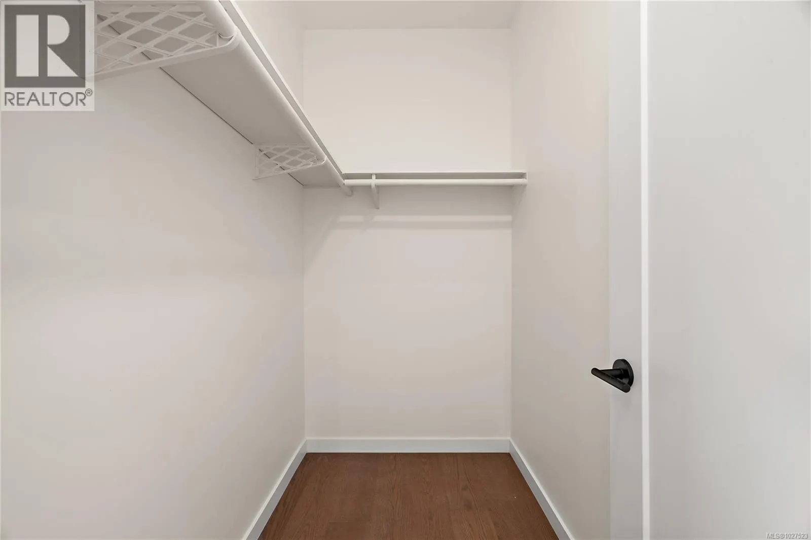 501 1102 Esquimalt Rd