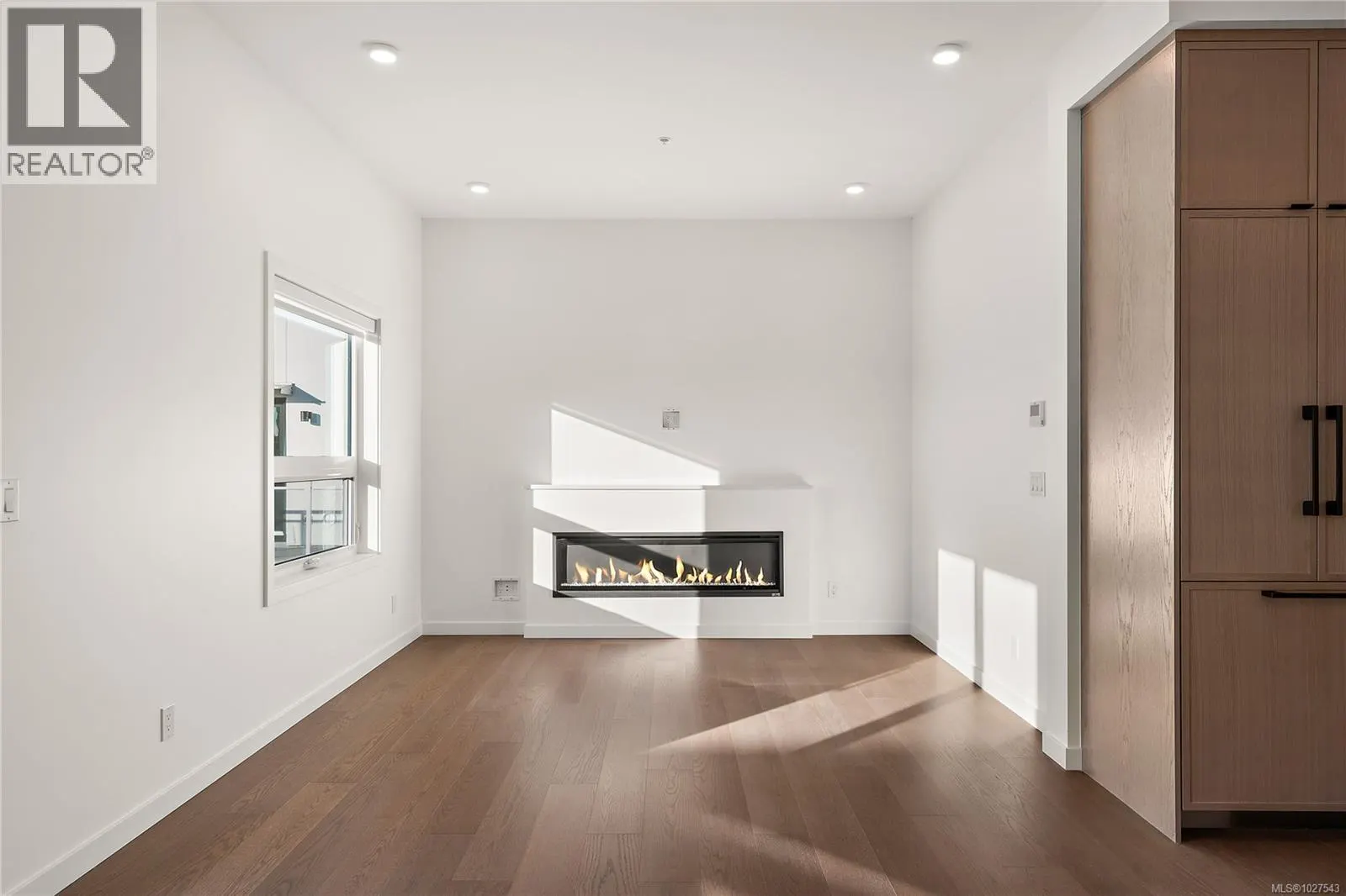 503 1102 Esquimalt Rd