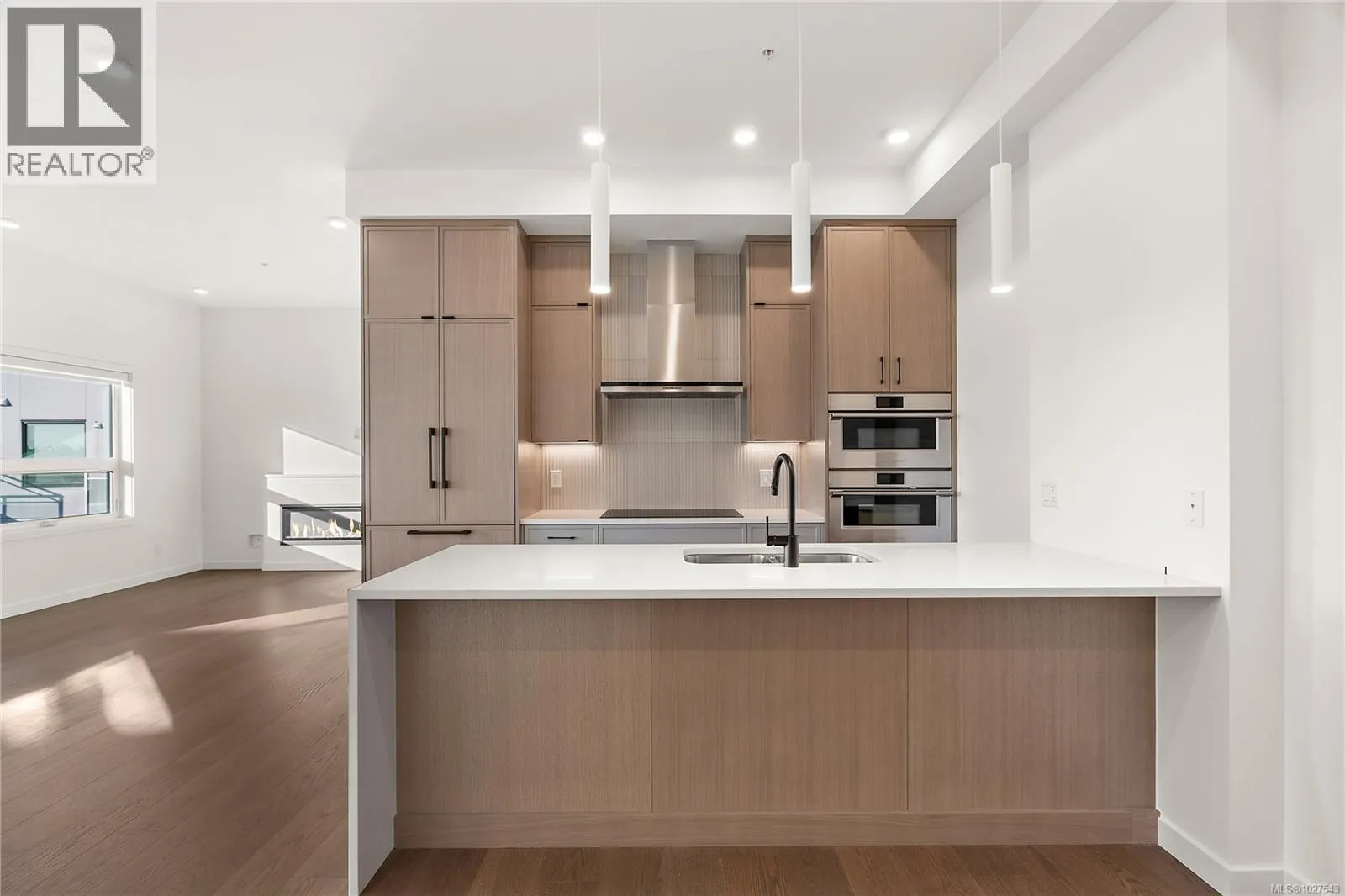 503 1102 Esquimalt Rd
